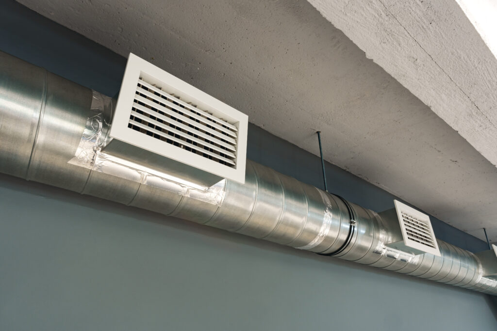 Air duct system with clean metal ductwork and vent registers in a Southern Oregon home